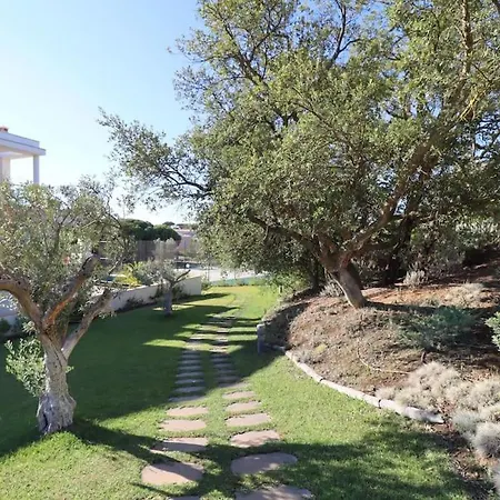 Happiness - Tennis Court & Pool & Apartment